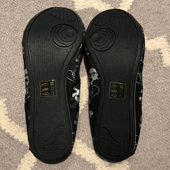 Skull and broken heart flats - Picture 6 of 6